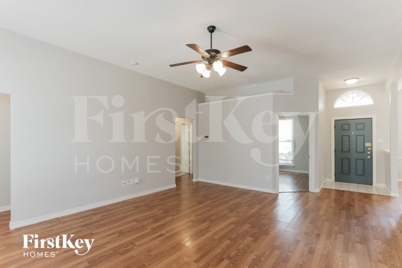 1027 Sea Shell Dr - Photo 3 of 16