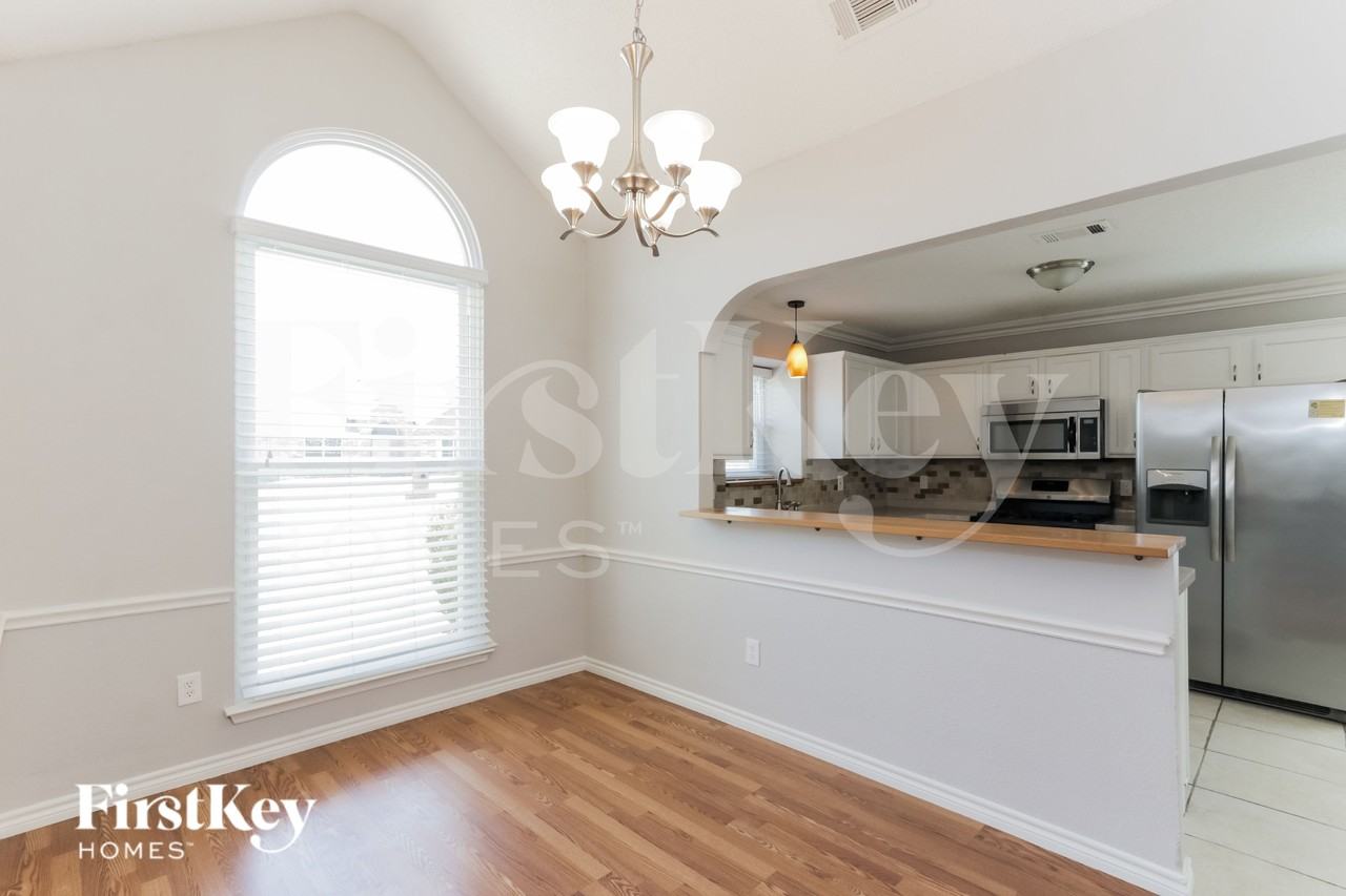 1027 Sea Shell Dr - Photo 5 of 16