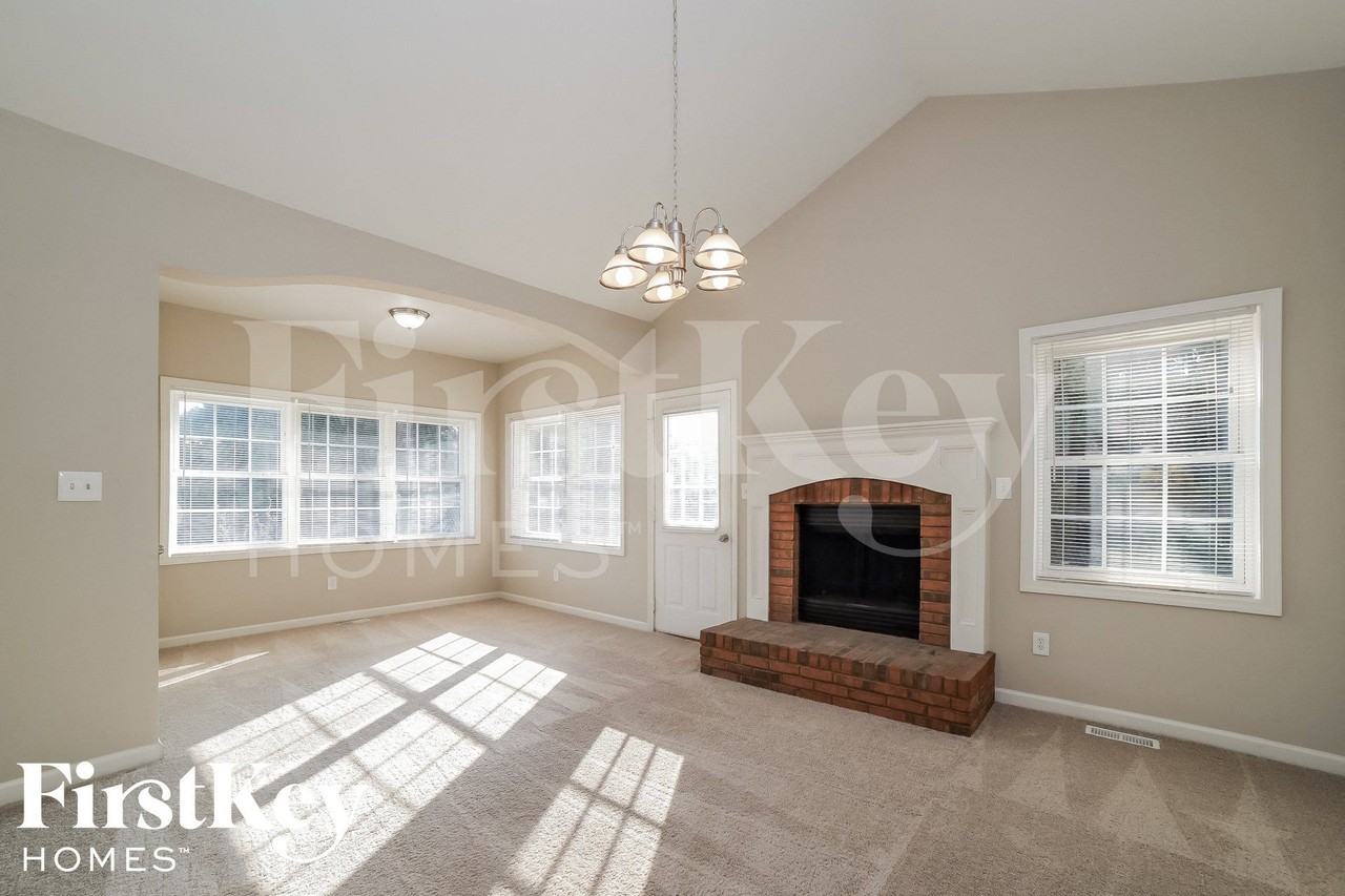 1 White Pines Dr - Photo 5 of 15