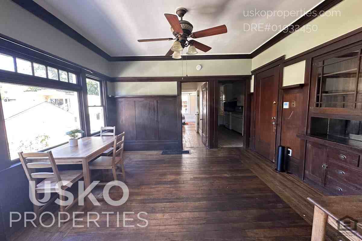 1717 26th St #1 - Photo 5 of 10
