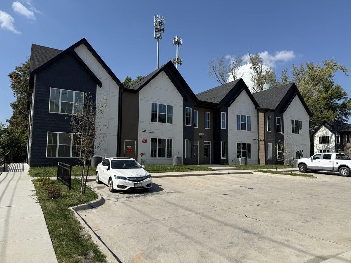 3138 Indianola Ave #104