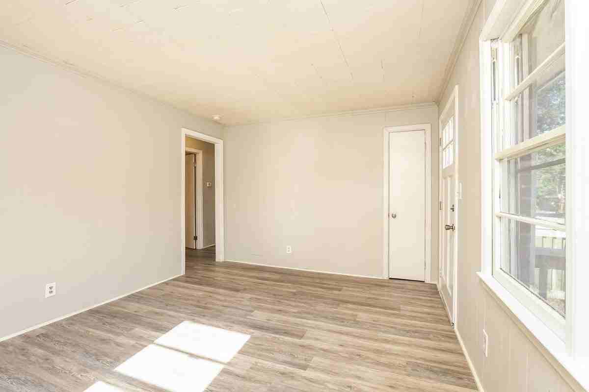 1006 E Devonshire St - Photo 6 of 15