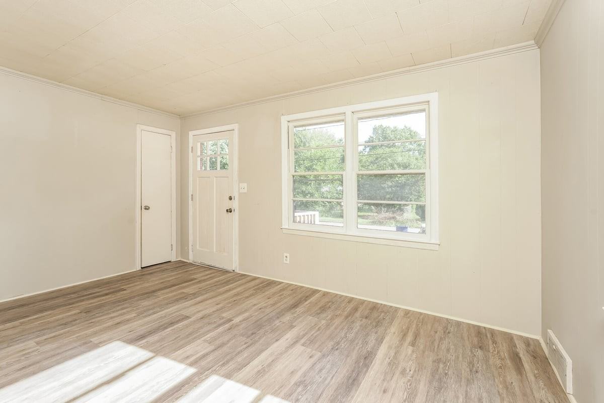 1006 E Devonshire St - Photo 7 of 15