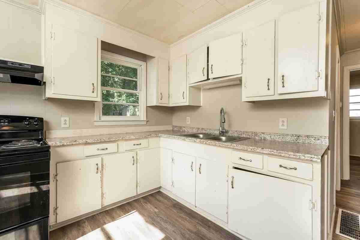 1006 E Devonshire St - Photo 3 of 15