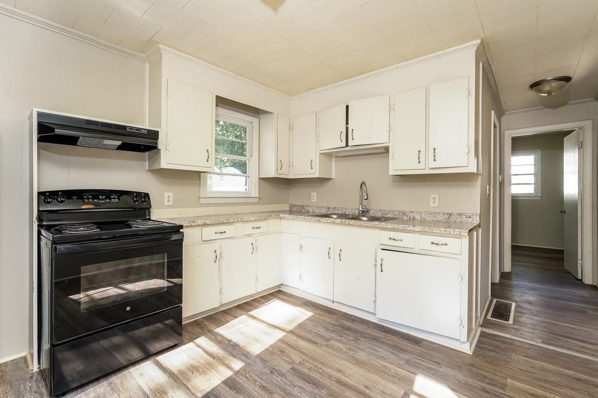 1006 E Devonshire St - Photo 4 of 15