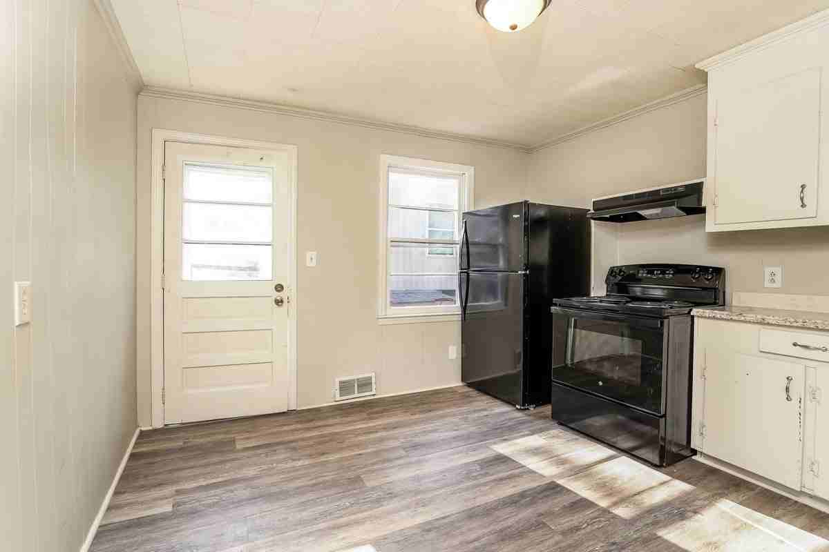 1006 E Devonshire St - Photo 5 of 15