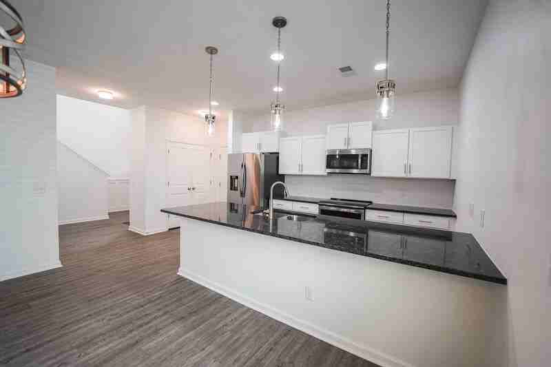 24 Crown Ct - Photo 7 of 28