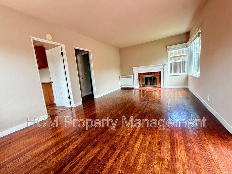 590 Oak St - Photo 4 of 17