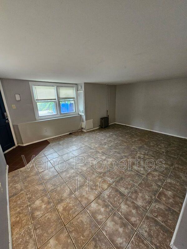 293 Hudson Ave #G - Photo 3 of 10