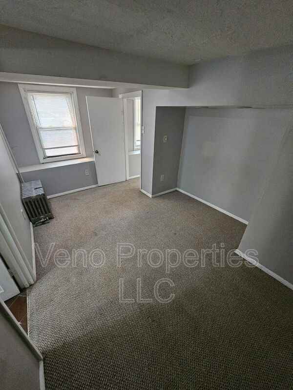293 Hudson Ave #G - Photo 7 of 10