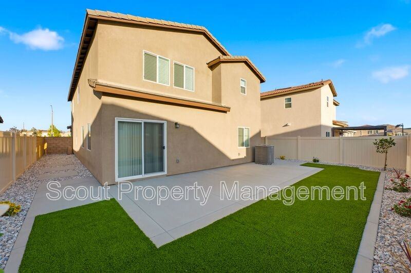 28841 Cutlass St - Photo 2 of 33