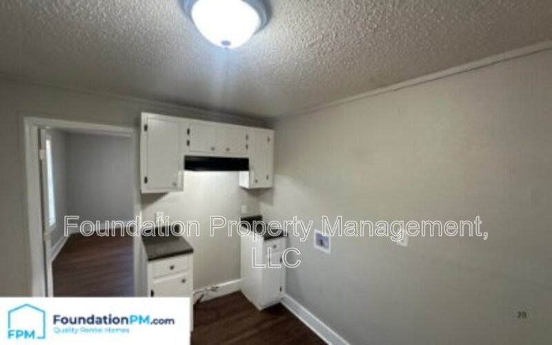 1596 Barton St - Photo 4 of 18