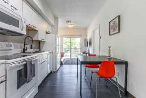 featured image of 405 E Madison St