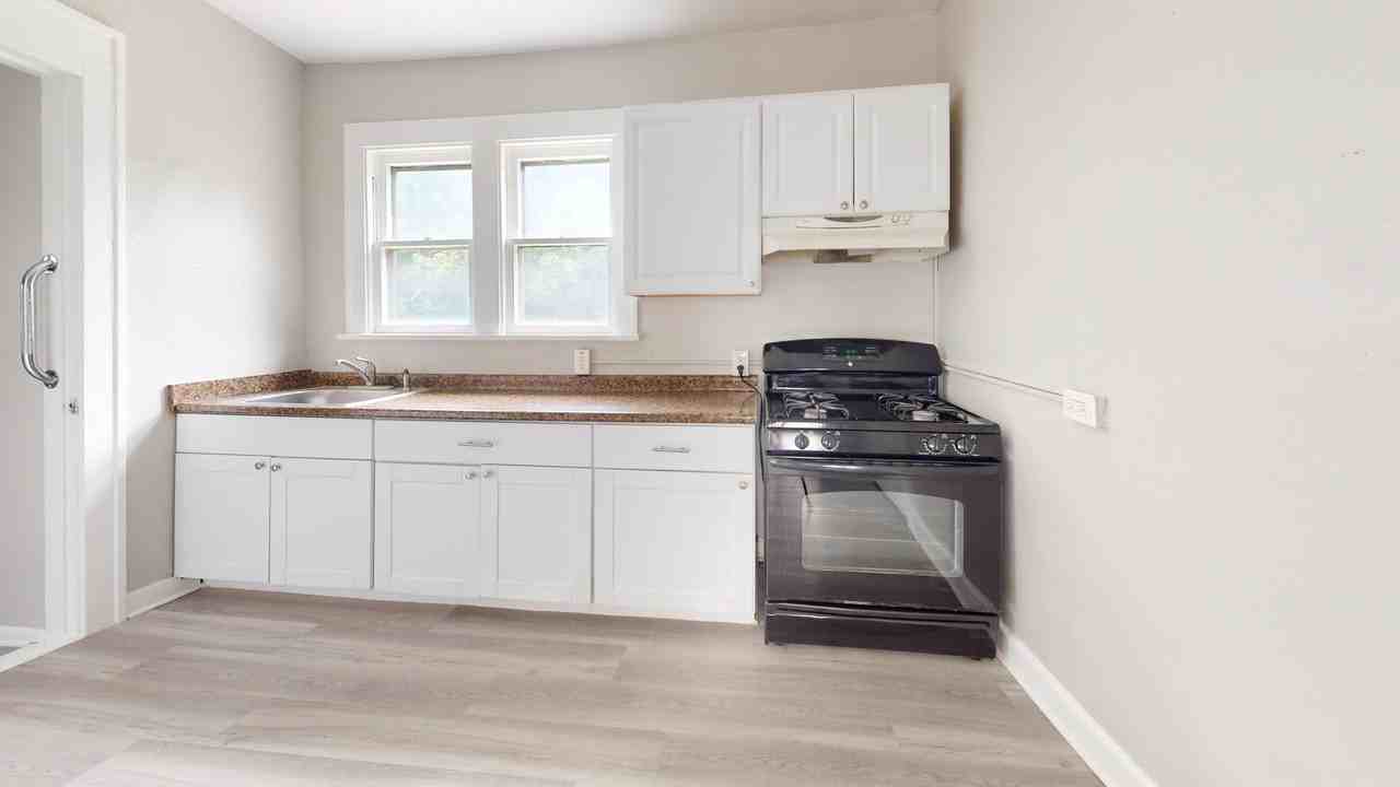 703 Excelsior Ave - Photo 6 of 20