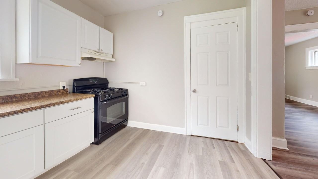 703 Excelsior Ave - Photo 7 of 20