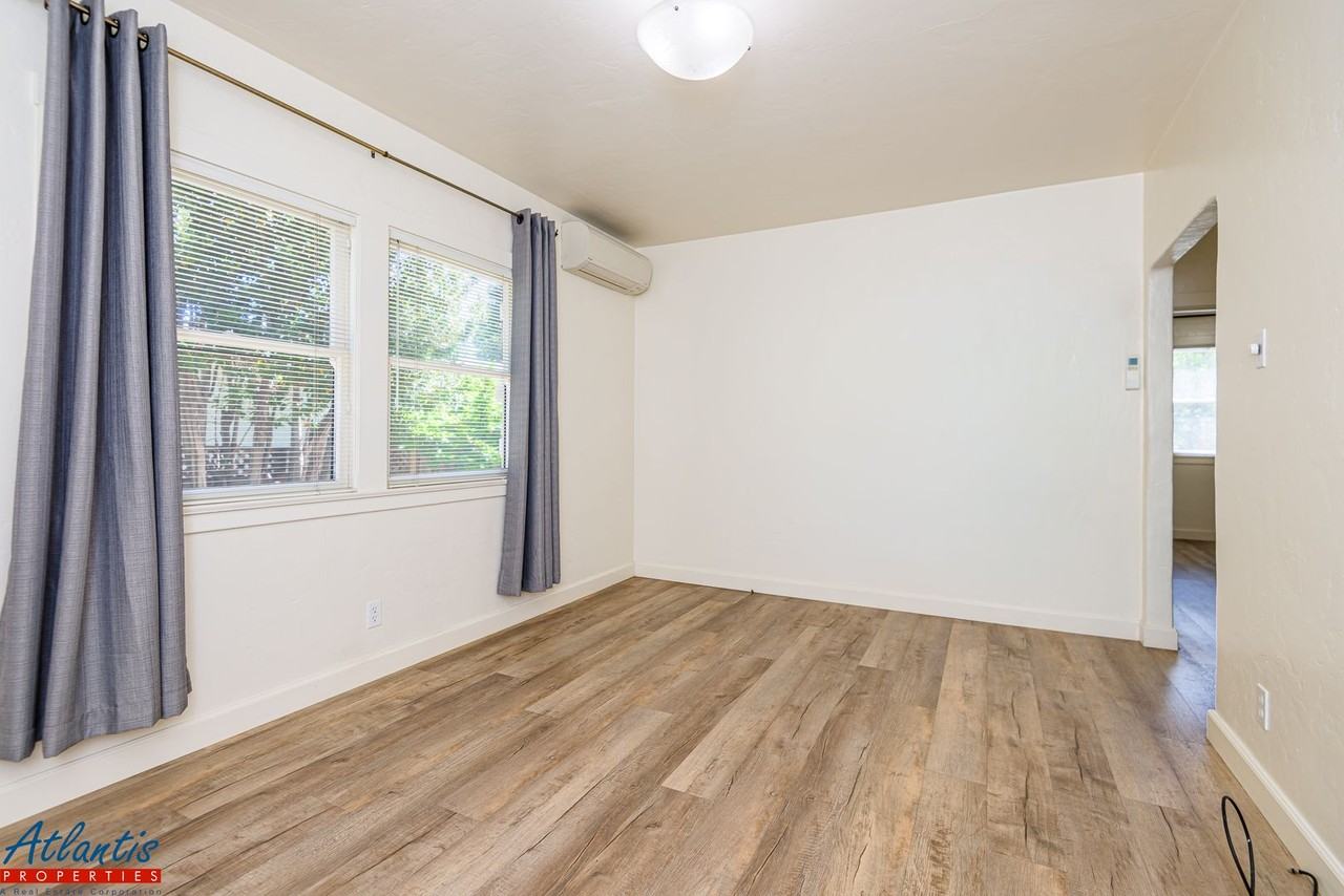 428 University Ave - Photo 2 of 18