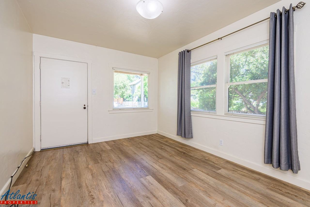 428 University Ave - Photo 3 of 18