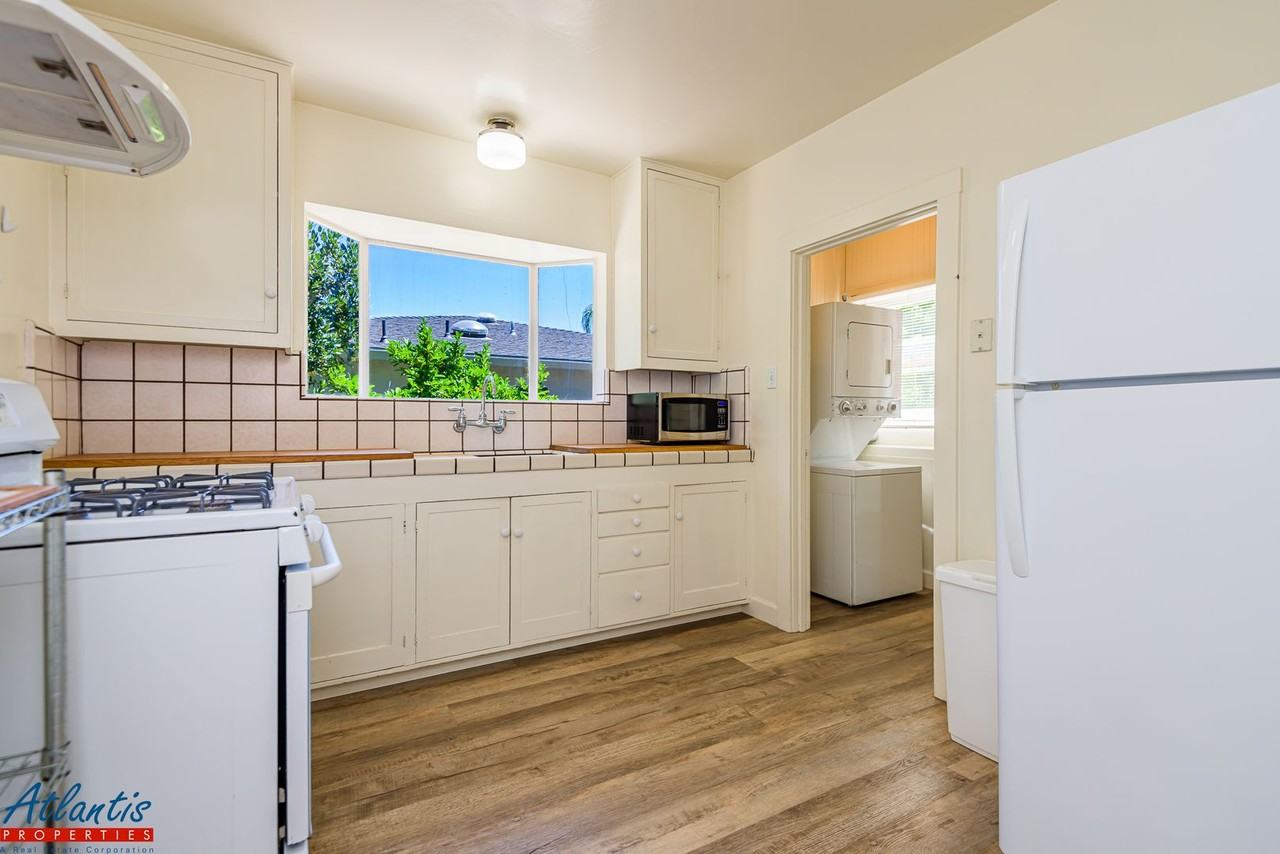 428 University Ave - Photo 4 of 18