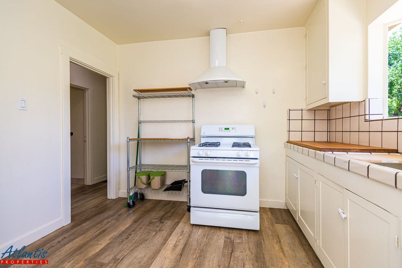 428 University Ave - Photo 5 of 18