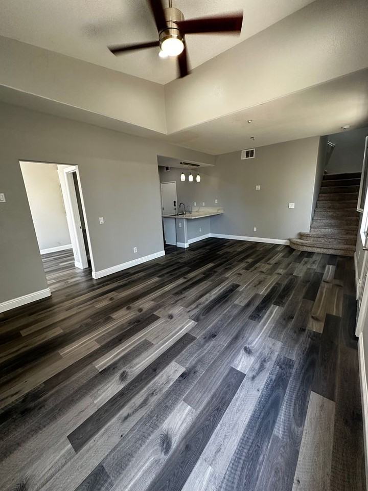 1455 Holcomb Pl - Photo 4 of 27