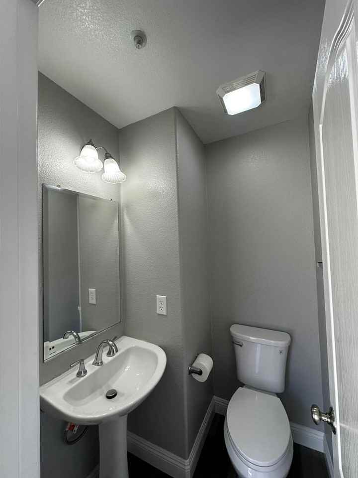 1455 Holcomb Pl - Photo 5 of 27