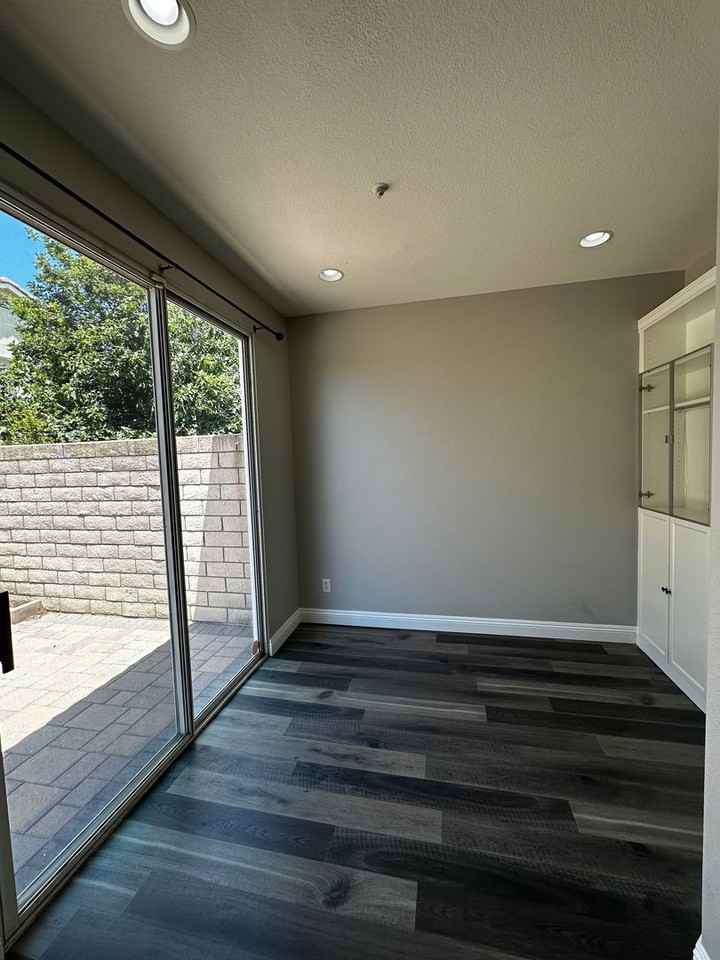 1455 Holcomb Pl - Photo 6 of 27