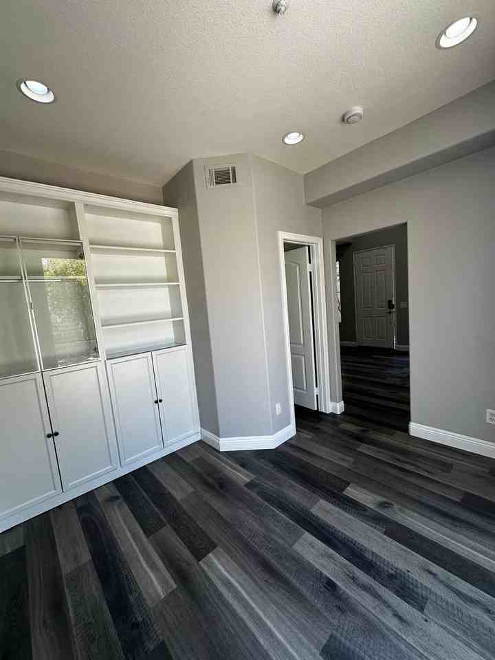 1455 Holcomb Pl - Photo 7 of 27