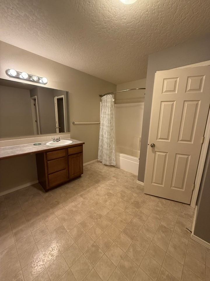 169 W Tehuti Ct - Photo 2 of 14