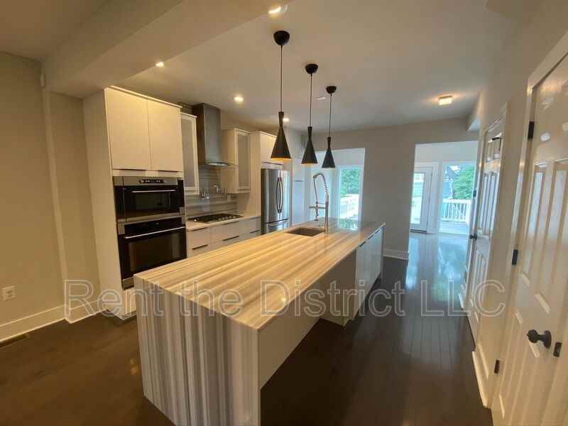 1515 Neal St Ne - Photo 2 of 25
