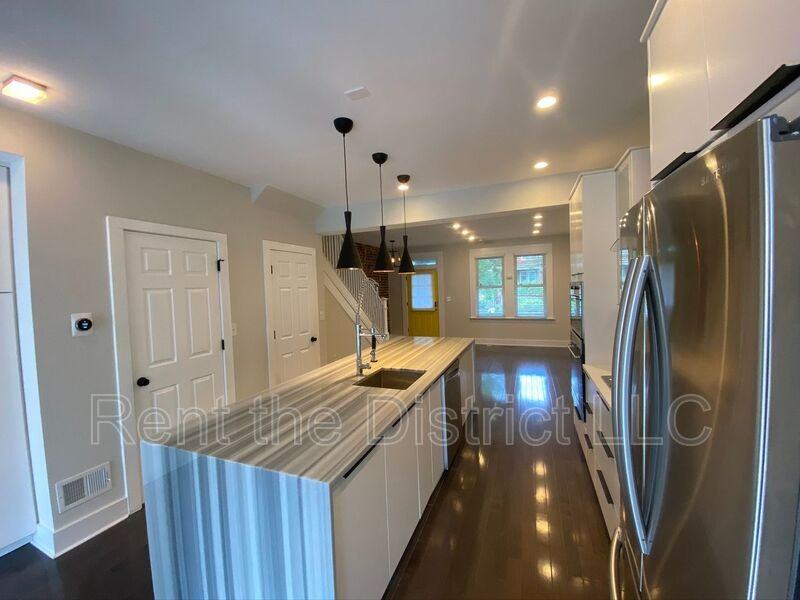 1515 Neal St Ne - Photo 4 of 25