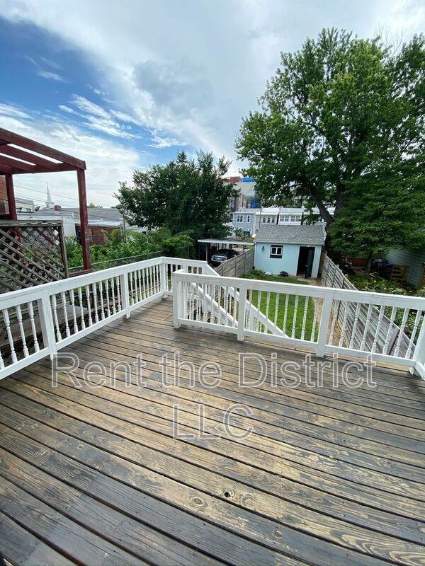 1515 Neal St Ne - Photo 5 of 25