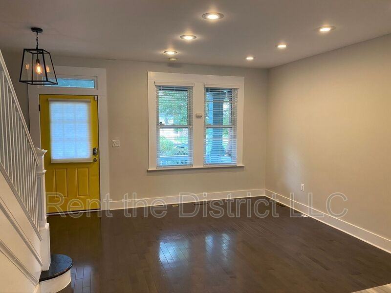 1515 Neal St Ne - Photo 6 of 25