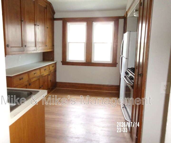 2124 N 60th St - Photo 6 of 19