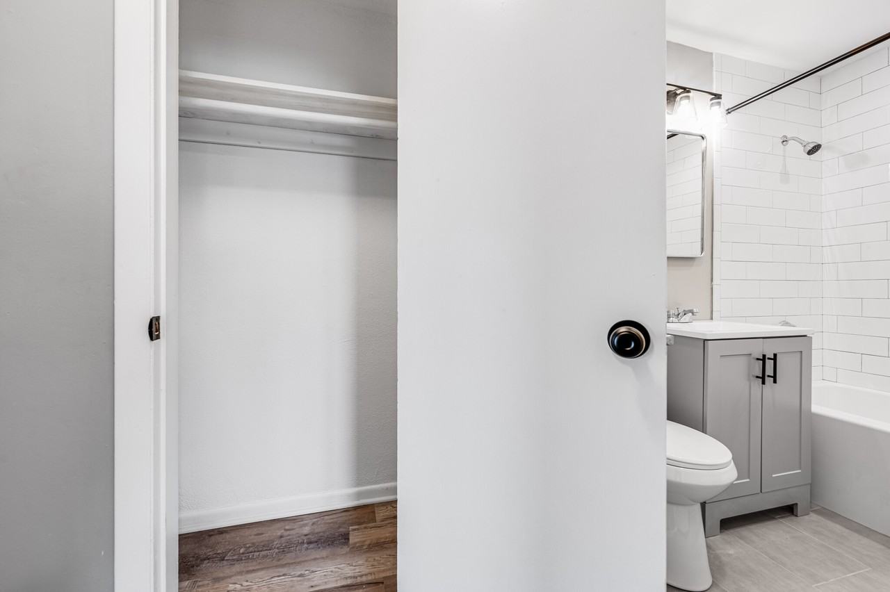 16 Waldemar Ave #102 - Photo 4 of 16