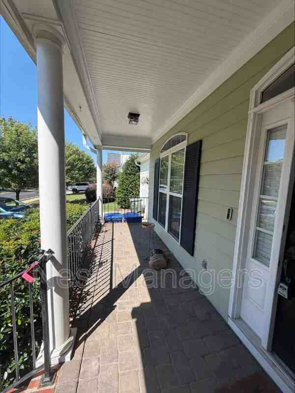 2409 Thorngrove Ct - Photo 4 of 20