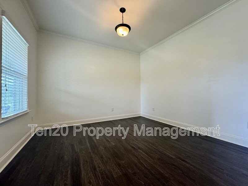 5037 Lexington Ln - Photo 3 of 38