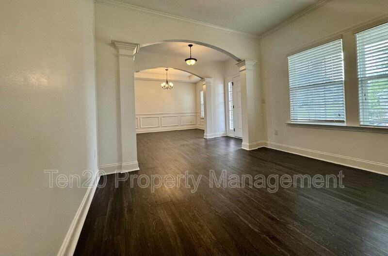 5037 Lexington Ln - Photo 4 of 38