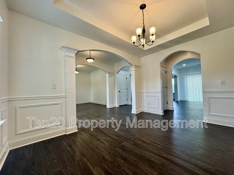 5037 Lexington Ln - Photo 6 of 38