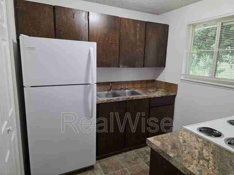 3009 M St - Photo 4 of 11