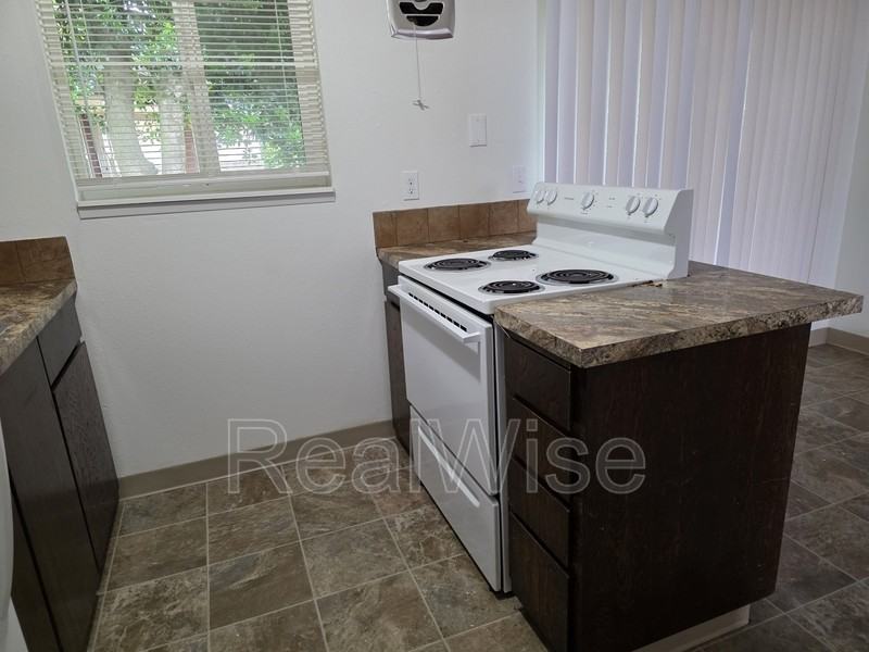 3009 M St - Photo 5 of 11