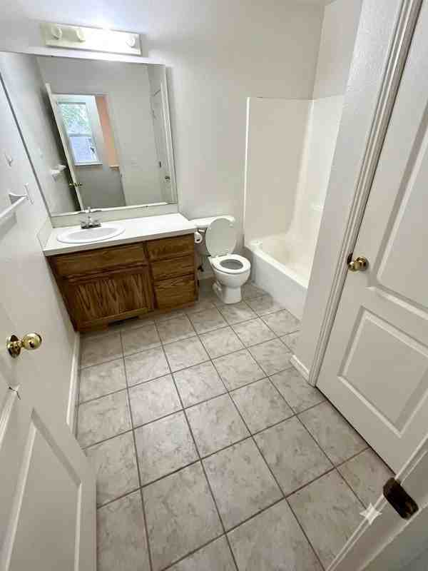 1670 Wn #C - Photo 2 of 9