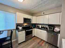 1235 Summit St #B - Photo 1 of 1
