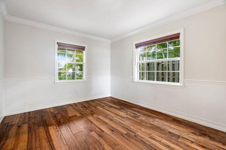 17735 Carver Avenue - Photo 2 of 8