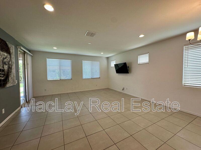 5621 W Chuck Box Rd - Photo 7 of 28