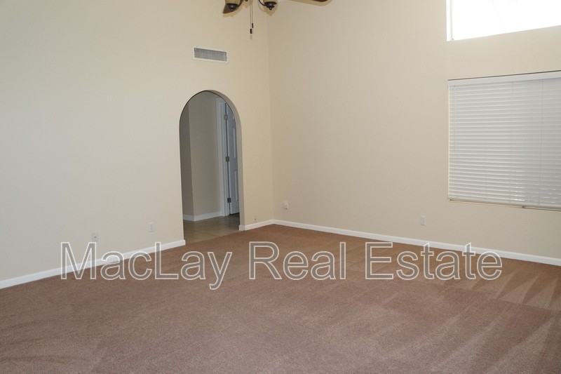 240 S Laveen Dr - Photo 3 of 18
