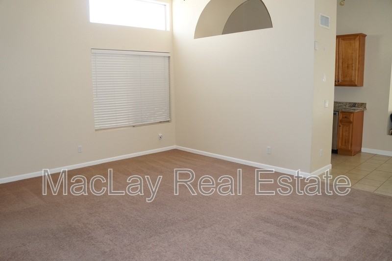 240 S Laveen Dr - Photo 4 of 18