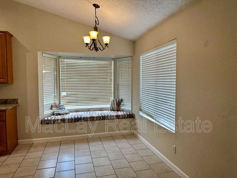 240 S Laveen Dr - Photo 7 of 18