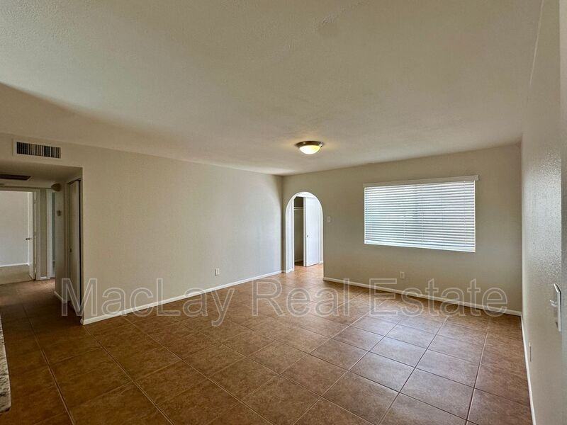 1441 E Diamond Dr - Photo 2 of 17