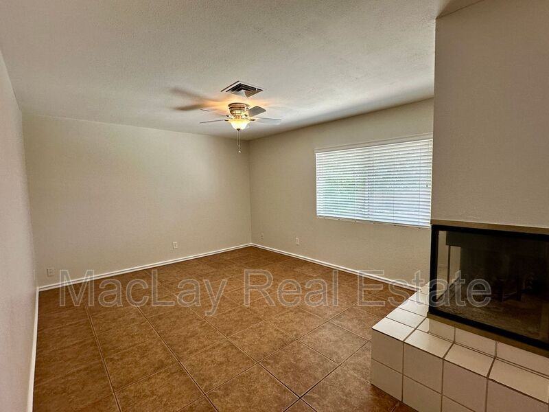 1441 E Diamond Dr - Photo 3 of 17