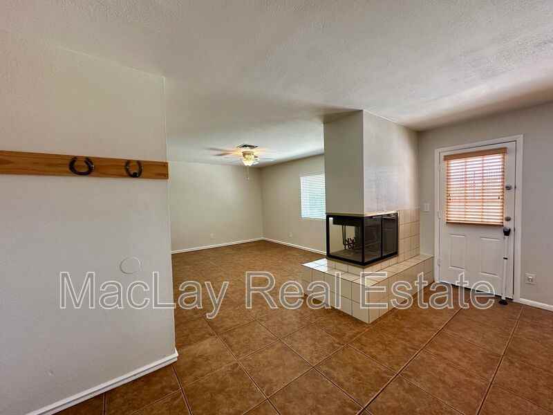 1441 E Diamond Dr - Photo 4 of 17